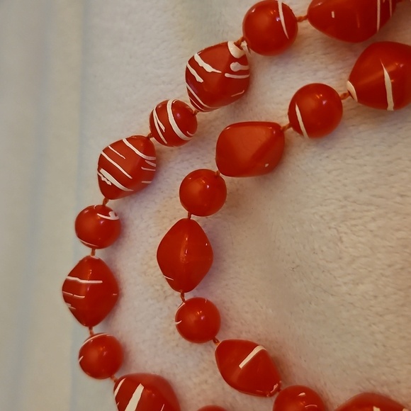 Vintage Set of Two Red and White Acrylic Graduated Beaded Necklaces - Picture 10 of 10